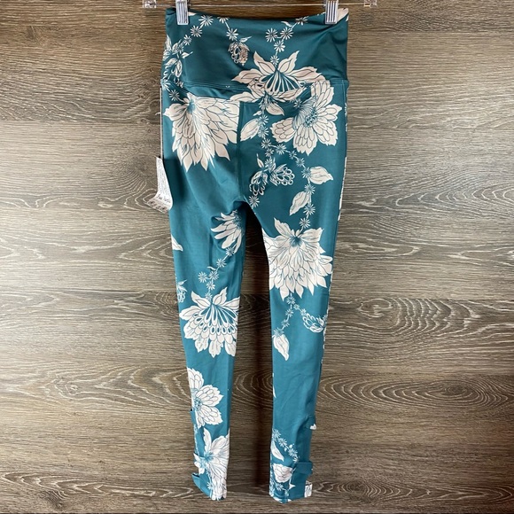 RARE Free People Power Up leggings NWT - Picture 7 of 11